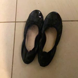 Black ballet flats